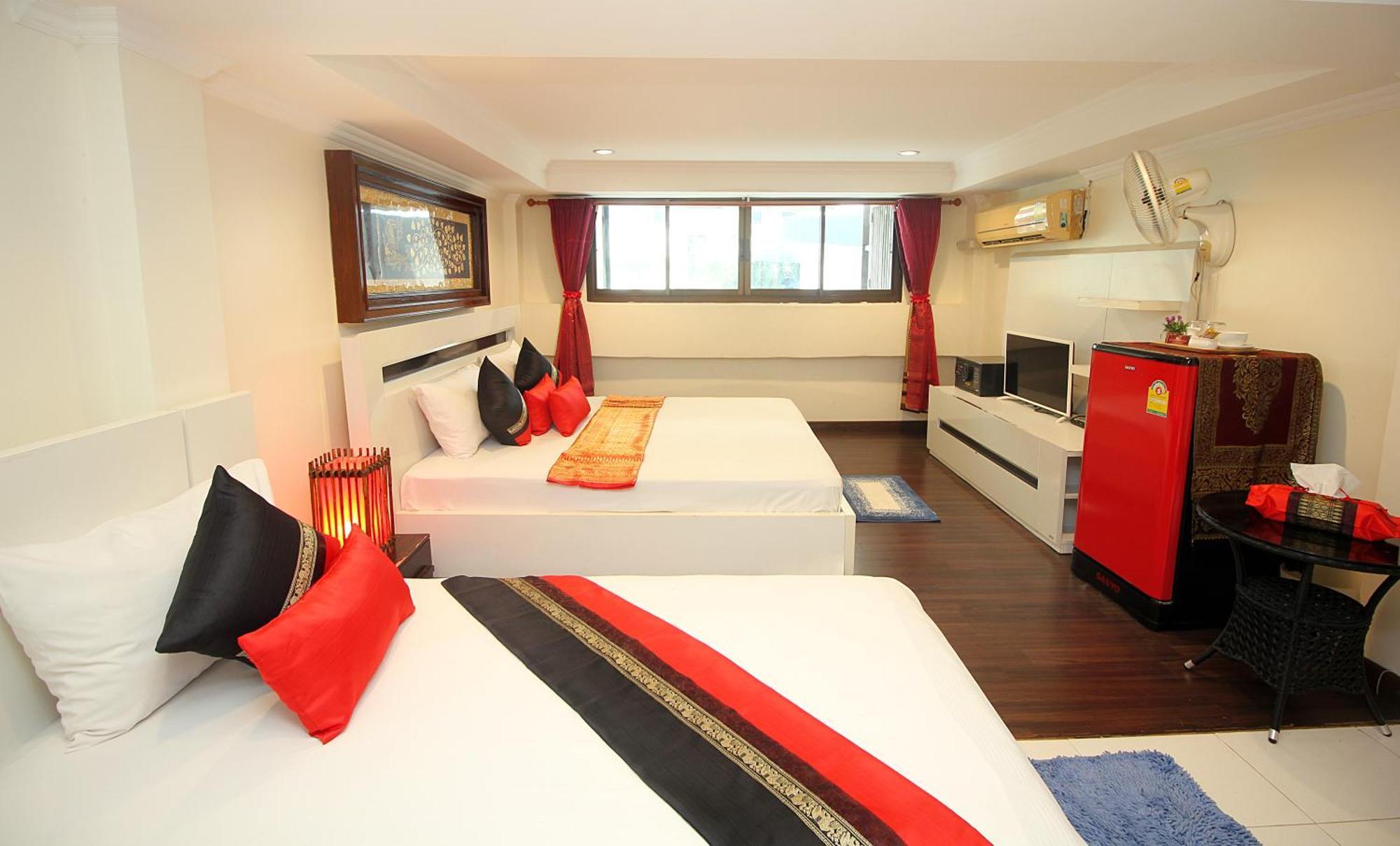 Готель Sky Silk Decoration House Patong Екстер'єр фото
