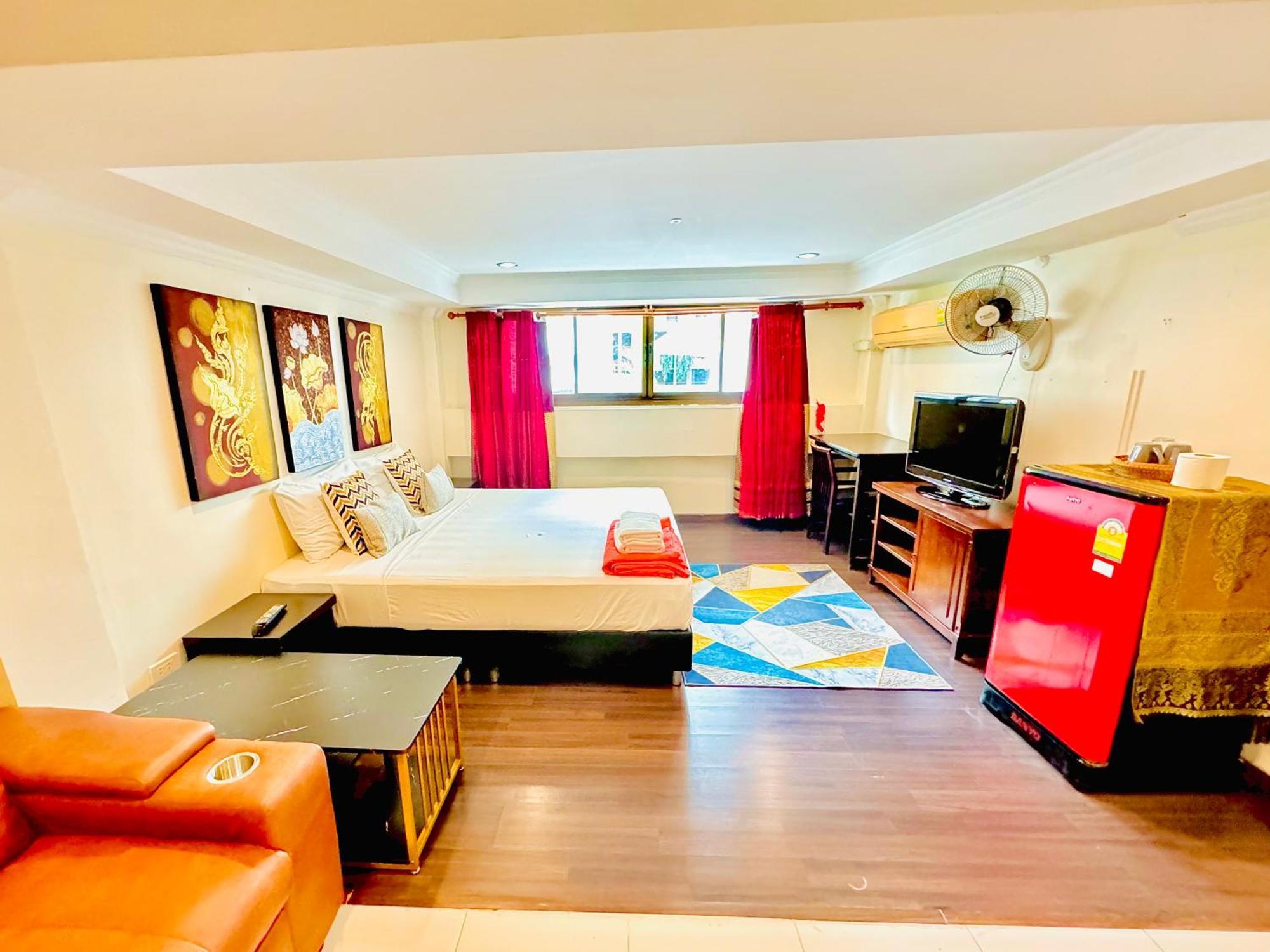 Готель Sky Silk Decoration House Patong Екстер'єр фото